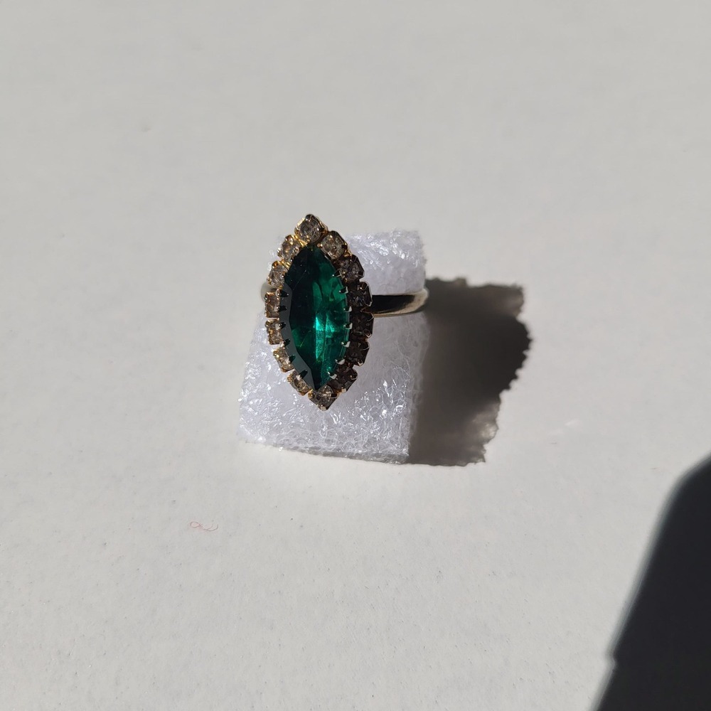 Vintage Marquise Emerald Green Glass Rhinestone Cocktail Ring Size 6 Silver - Picture 9 of 10